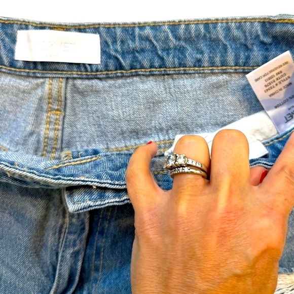 Vervet blue jeans size 31 distressed raw hem excellent condition 100% cotton - Picture 4 of 6